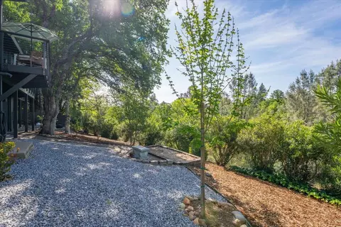 Exterior - 2347 Monterey Ct, Redding, CA 96001 photo 17 of 34
