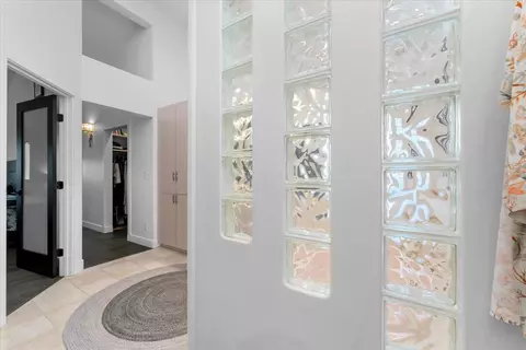 Entry Way - 2347 Monterey Ct, Redding, CA 96001 photo 2 of 2