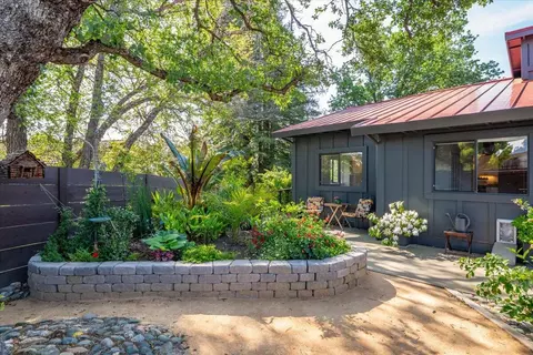 Exterior - 2347 Monterey Ct, Redding, CA 96001 photo 32 of 34