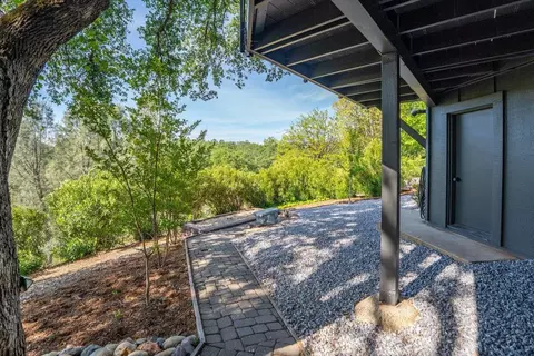 Exterior - 2347 Monterey Ct, Redding, CA 96001 photo 23 of 34