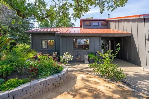 Exterior - 2347 Monterey Ct, Redding, CA 96001 photo 24 of 34