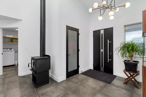 Entry Way - 2347 Monterey Ct, Redding, CA 96001 photo 1 of 2