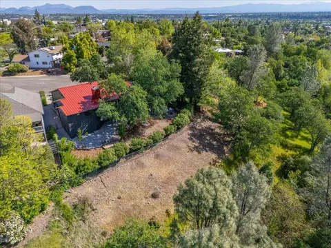 View/Area - 2347 Monterey Ct, Redding, CA 96001 photo 3 of 5