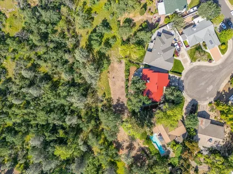 View/Area - 2347 Monterey Ct, Redding, CA 96001 photo 5 of 5