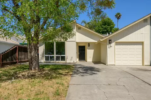 324 Riverside Dr, Woodland, CA 95695