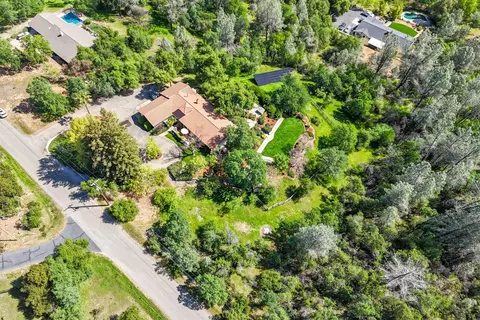 View/Area - 15384 Prospect Dr, Redding, CA 96001 photo 3 of 4