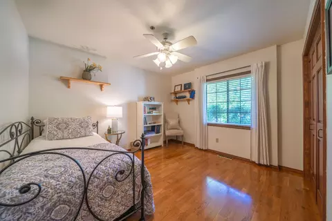 Bedroom - 15384 Prospect Dr, Redding, CA 96001 photo 5 of 8