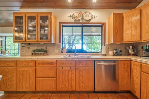 Kitchen - 15384 Prospect Dr, Redding, CA 96001 photo 4 of 4
