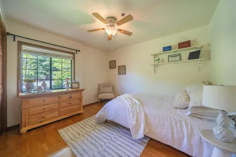 Bedroom - 15384 Prospect Dr, Redding, CA 96001 photo 3 of 8
