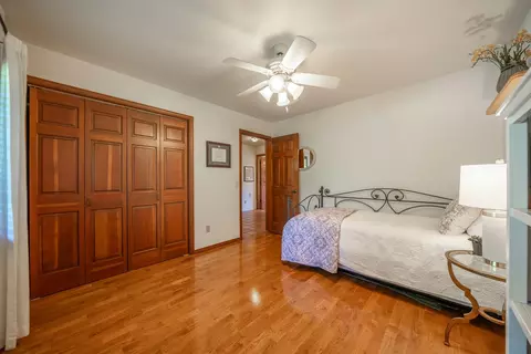 Bedroom - 15384 Prospect Dr, Redding, CA 96001 photo 6 of 8