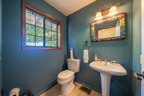 Bath - 15384 Prospect Dr, Redding, CA 96001 photo 6 of 6