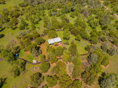 22528 Elk Trl, Redding, CA 96003