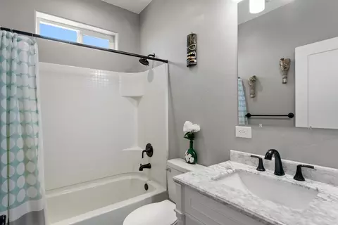 Bath - 6842 Nedra Ln, Anderson, CA 96007 photo 2 of 2