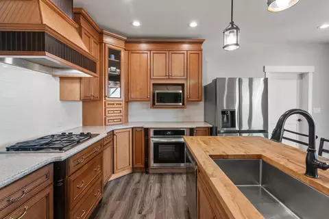 Kitchen - 6842 Nedra Ln, Anderson, CA 96007 photo 1 of 2