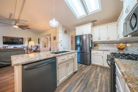 3845 Sunglow Dr, Redding, CA 96001 photo 11