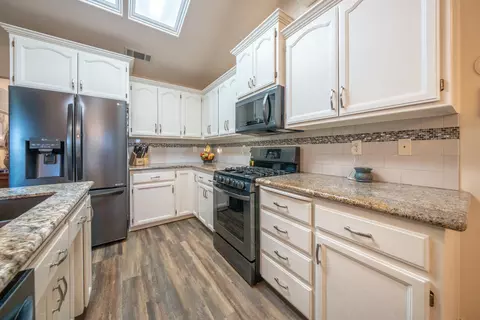 3845 Sunglow Dr, Redding, CA 96001 photo 12