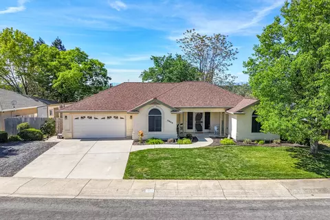 3845 Sunglow Dr, Redding, CA 96001 photo 2