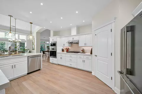 Kitchen - 4045 Mt Whitney Way, Redding, CA 96002 photo 5 of 8