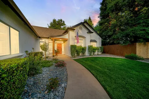 Exterior - 4045 Mt Whitney Way, Redding, CA 96002 photo 4 of 25