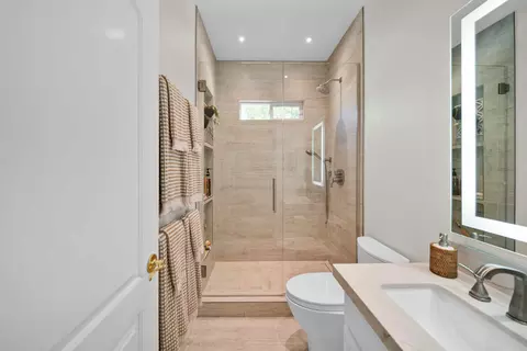 Bath - 4045 Mt Whitney Way, Redding, CA 96002 photo 1 of 8