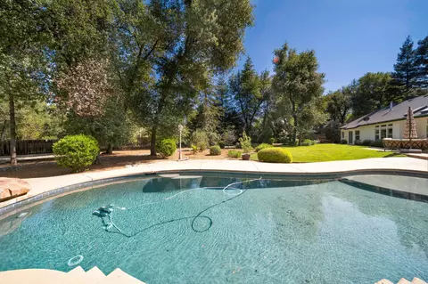 Exterior - 4045 Mt Whitney Way, Redding, CA 96002 photo 11 of 25