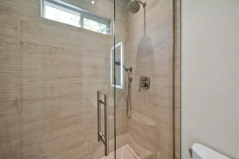Bath - 4045 Mt Whitney Way, Redding, CA 96002 photo 2 of 8