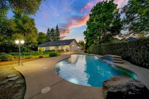 4045 Mt Whitney Way, Redding, CA 96002