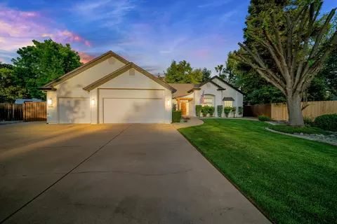 Exterior - 4045 Mt Whitney Way, Redding, CA 96002 photo 3 of 25