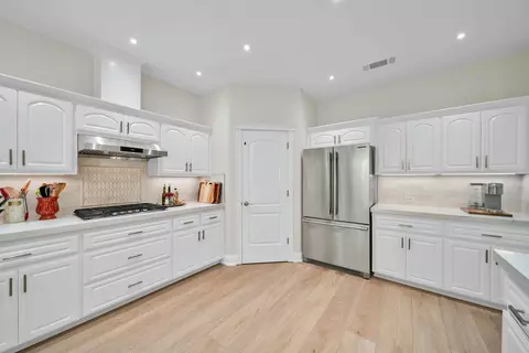 Kitchen - 4045 Mt Whitney Way, Redding, CA 96002 photo 3 of 8
