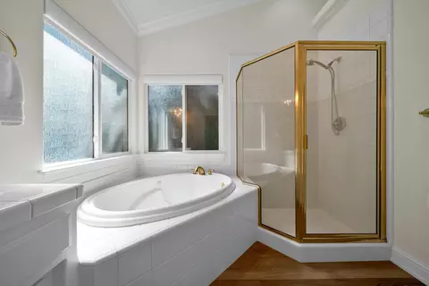 Bath - 4045 Mt Whitney Way, Redding, CA 96002 photo 6 of 8