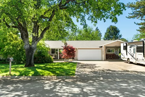 6860 Riata Dr, Redding, CA 96002 photo 3