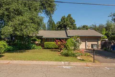 1252 De Moll Dr, Redding, CA 96002 photo 3