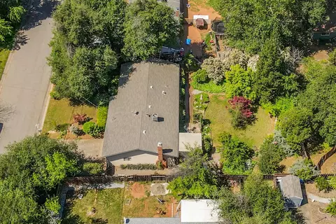 1252 De Moll Dr, Redding, CA 96002 photo 6