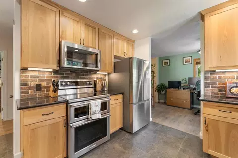 Kitchen - 9086 Simmons Rd, Redding, CA 96001 photo 2 of 4