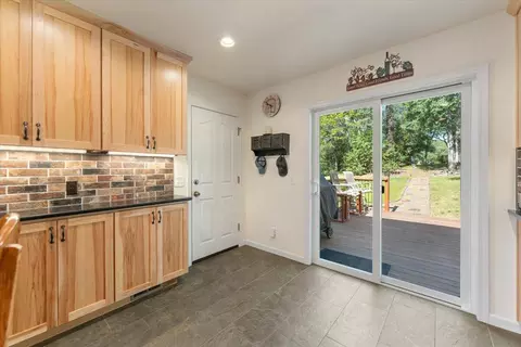 Kitchen - 9086 Simmons Rd, Redding, CA 96001 photo 3 of 4