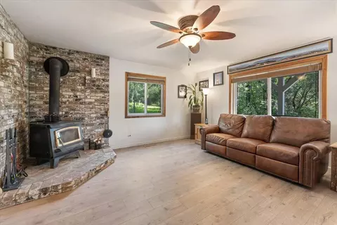 Living - 9086 Simmons Rd, Redding, CA 96001 photo 1 of 1