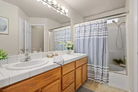 Bath - 1041 Grouse Dr, Redding, CA 96003 photo 1 of 6