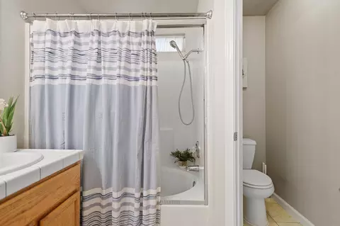 Bath - 1041 Grouse Dr, Redding, CA 96003 photo 3 of 6