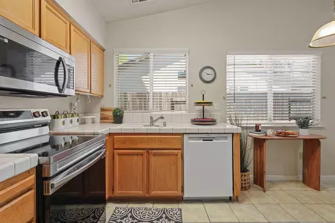 Kitchen - 1041 Grouse Dr, Redding, CA 96003 photo 4 of 5