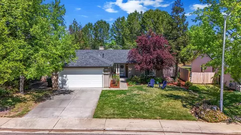 1041 Grouse Dr, Redding, CA 96003