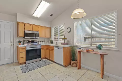 Kitchen - 1041 Grouse Dr, Redding, CA 96003 photo 3 of 5