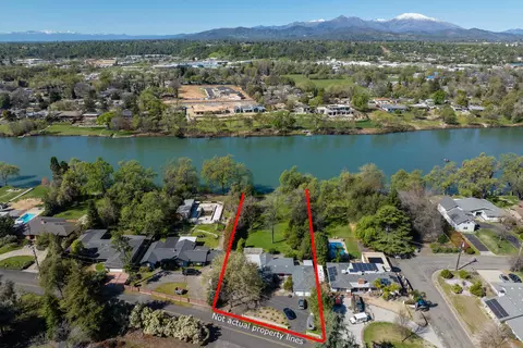 3188 Wilshire Dr, Redding, CA 96002 photo 1