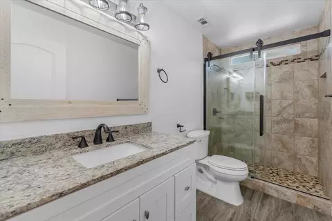 Bath - 20846 Clairvaux Ln, Redding, CA 96003 photo 3 of 3
