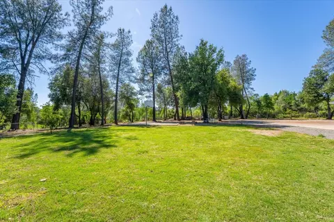 Exterior - 20846 Clairvaux Ln, Redding, CA 96003 photo 9 of 9