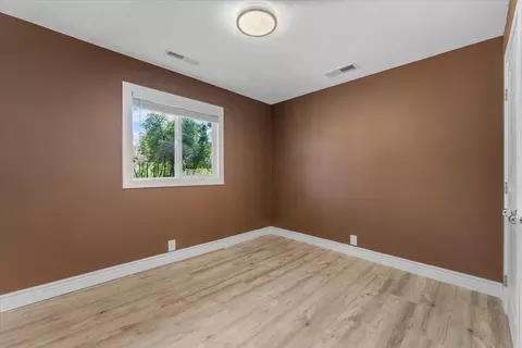 Bedroom - 20846 Clairvaux Ln, Redding, CA 96003 photo 8 of 9