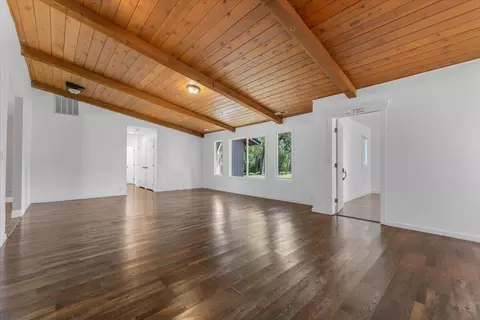 Living - 20846 Clairvaux Ln, Redding, CA 96003 photo 2 of 3