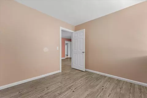 Bedroom - 20846 Clairvaux Ln, Redding, CA 96003 photo 5 of 9