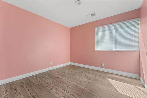 Bedroom - 20846 Clairvaux Ln, Redding, CA 96003 photo 6 of 9
