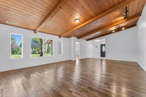 Living - 20846 Clairvaux Ln, Redding, CA 96003 photo 3 of 3