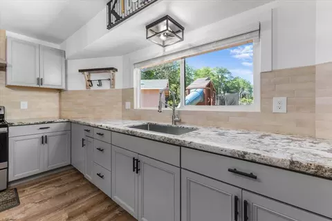 Kitchen - 20846 Clairvaux Ln, Redding, CA 96003 photo 3 of 4
